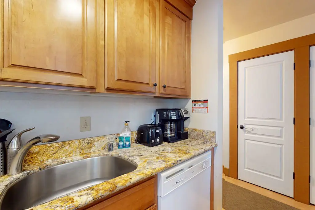 Bright studio with access to hot tub & pools - near the slopes