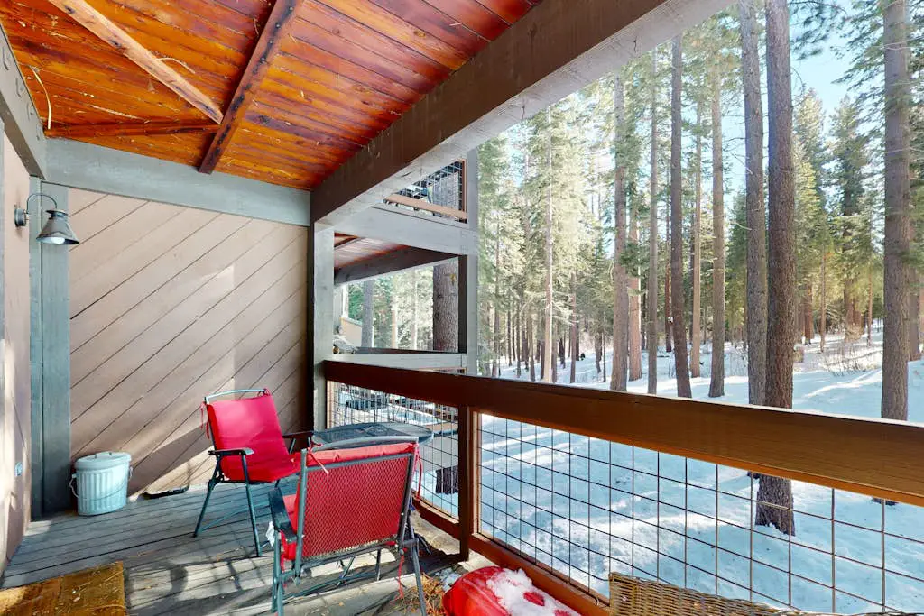 Bright studio with access to hot tub & pools - near the slopes