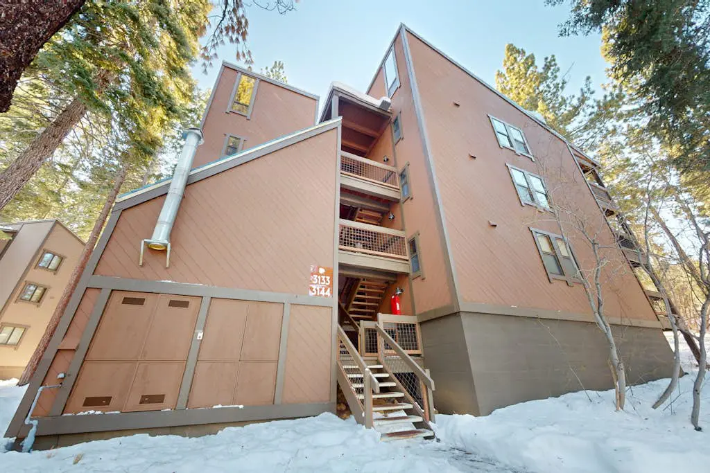 Bright studio with access to hot tub & pools - near the slopes