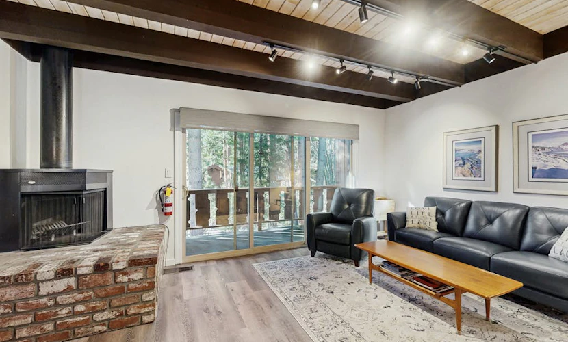 Cozy Family-Friendly Condo with Fenced Yard, Deck, BBQ, Walk to Shops