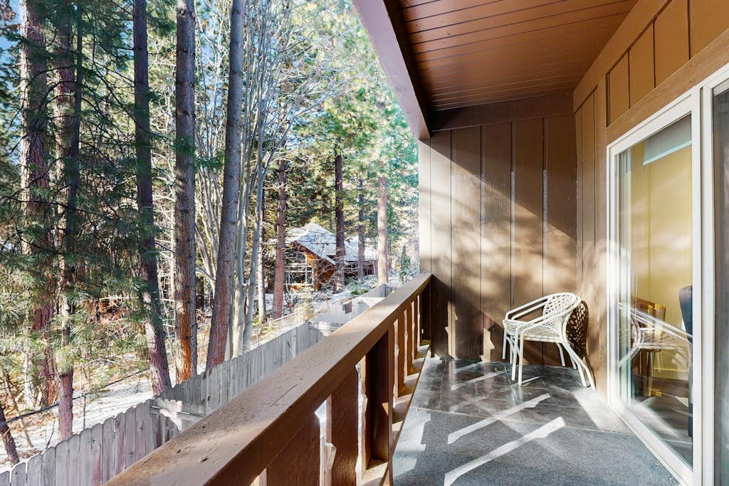 Cozy Family-Friendly Condo with Fenced Yard, Deck, BBQ, Walk to Shops