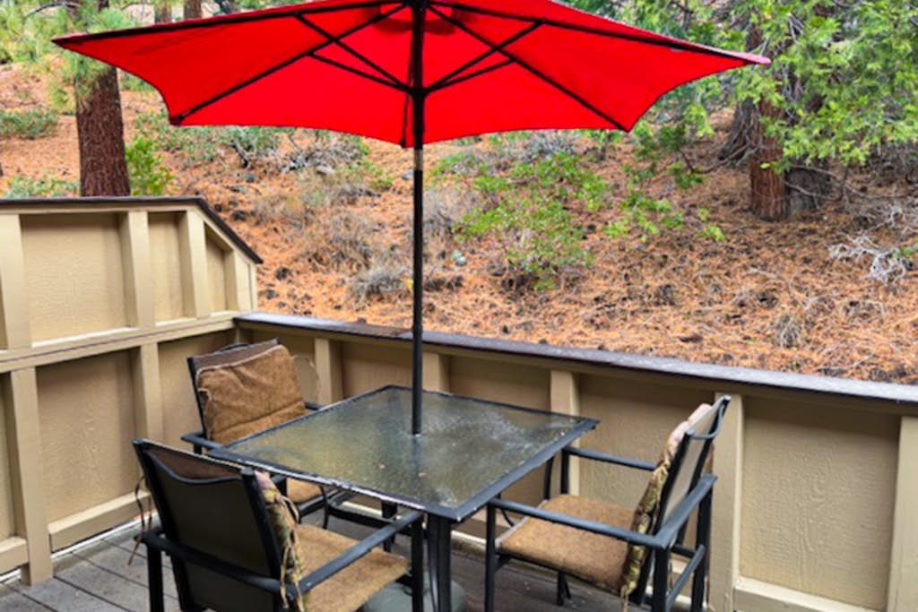 Tranquil Tahoe Treehouse Retreat - Mountain Views, Fireplace, Near Diamond Peak