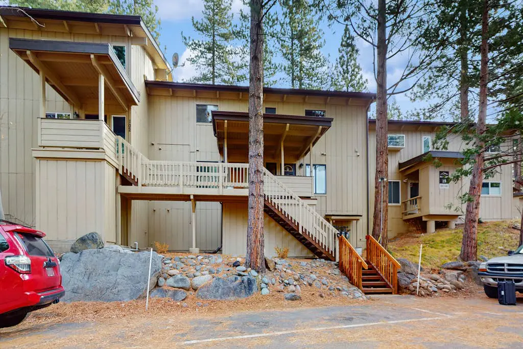 The Treetop Retreat