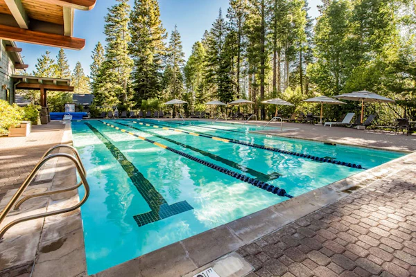Truckee condo 1 mile from Northstar - ski, snowboard, or hike