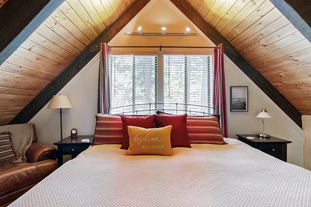 Classic Tahoe escape w/private deck, gas grill, walk to golf course