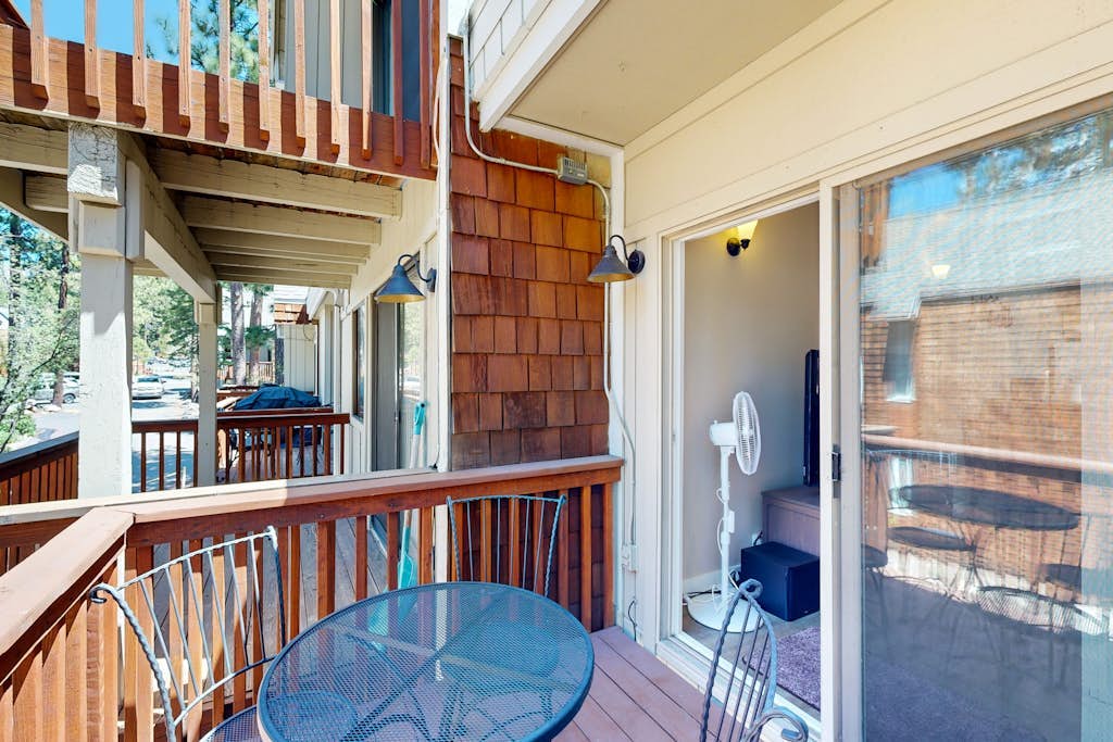 Alpine Serenity: Cozy Condo with Tennis, Fireplace, & BBQ in Incline Village