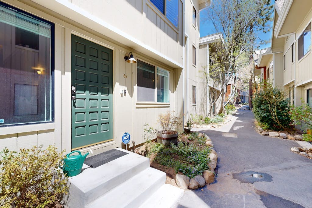 Alpine Serenity: Cozy Condo with Tennis, Fireplace, & BBQ in Incline Village