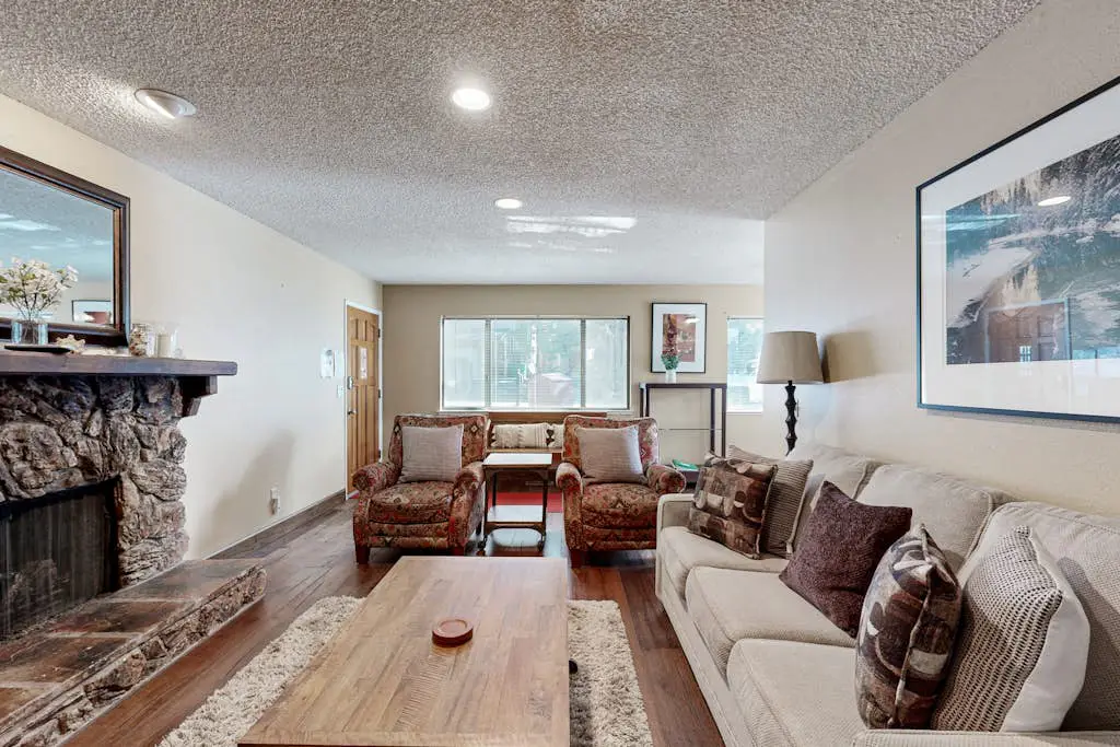 Dog-Friendly Duplex with fireplace, balcony and free internet
