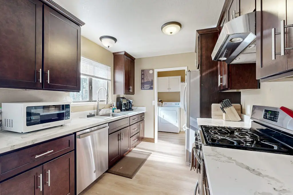 Dog-Friendly Duplex with fireplace, balcony and free internet