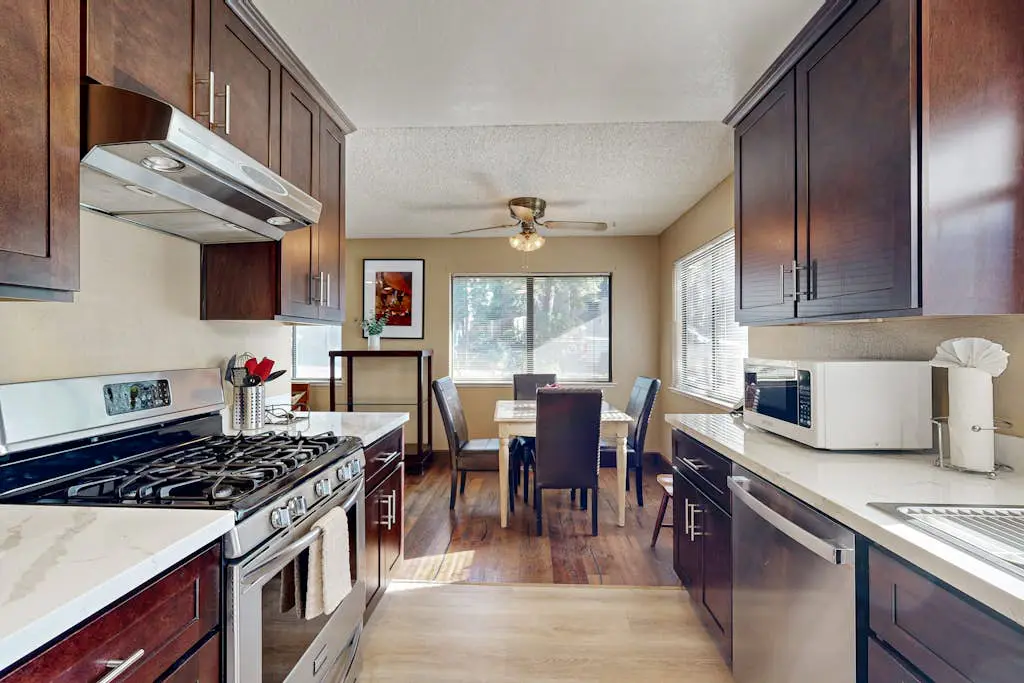 Dog-Friendly Duplex with fireplace, balcony and free internet