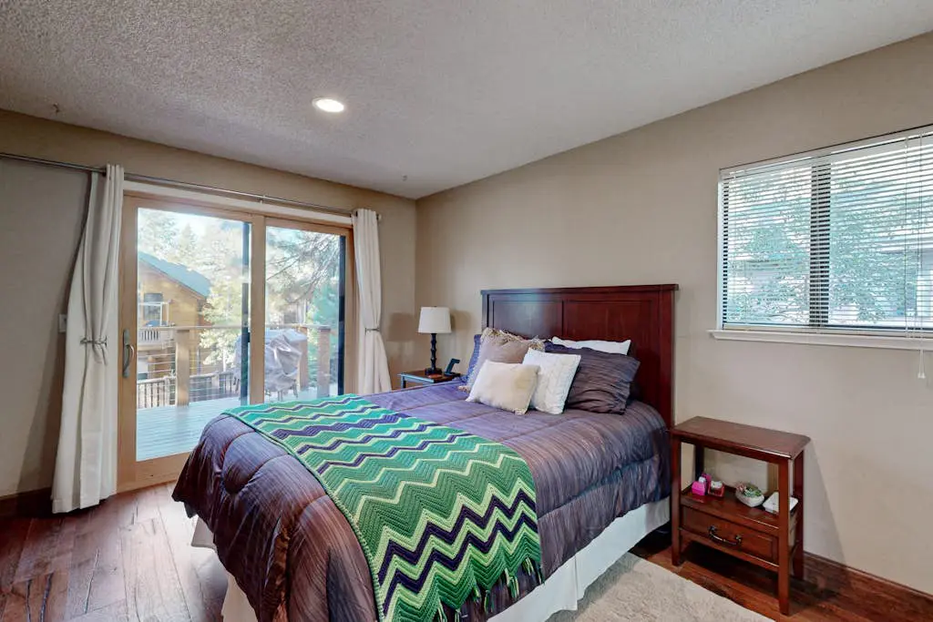 Dog-Friendly Duplex with fireplace, balcony and free internet