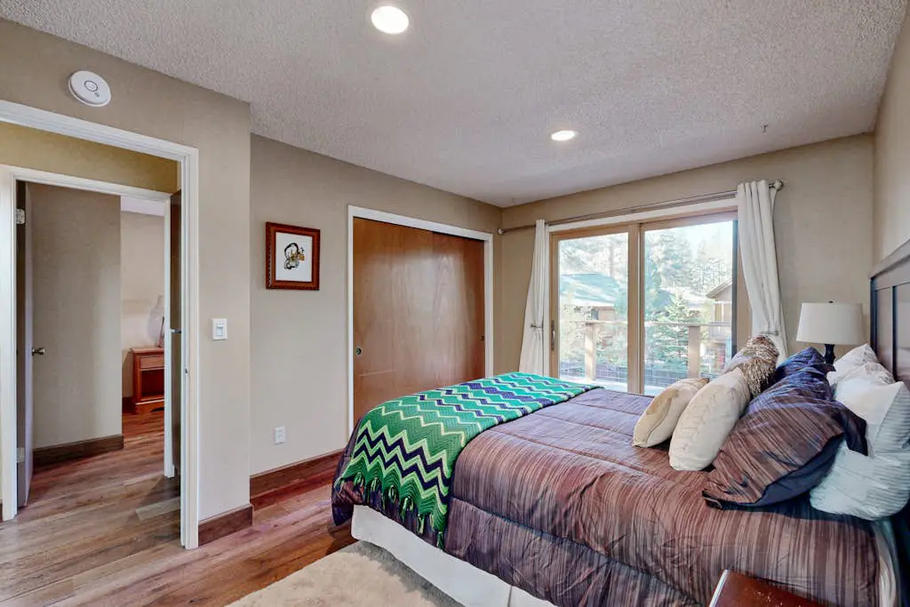 Dog-Friendly Duplex with fireplace, balcony and free internet
