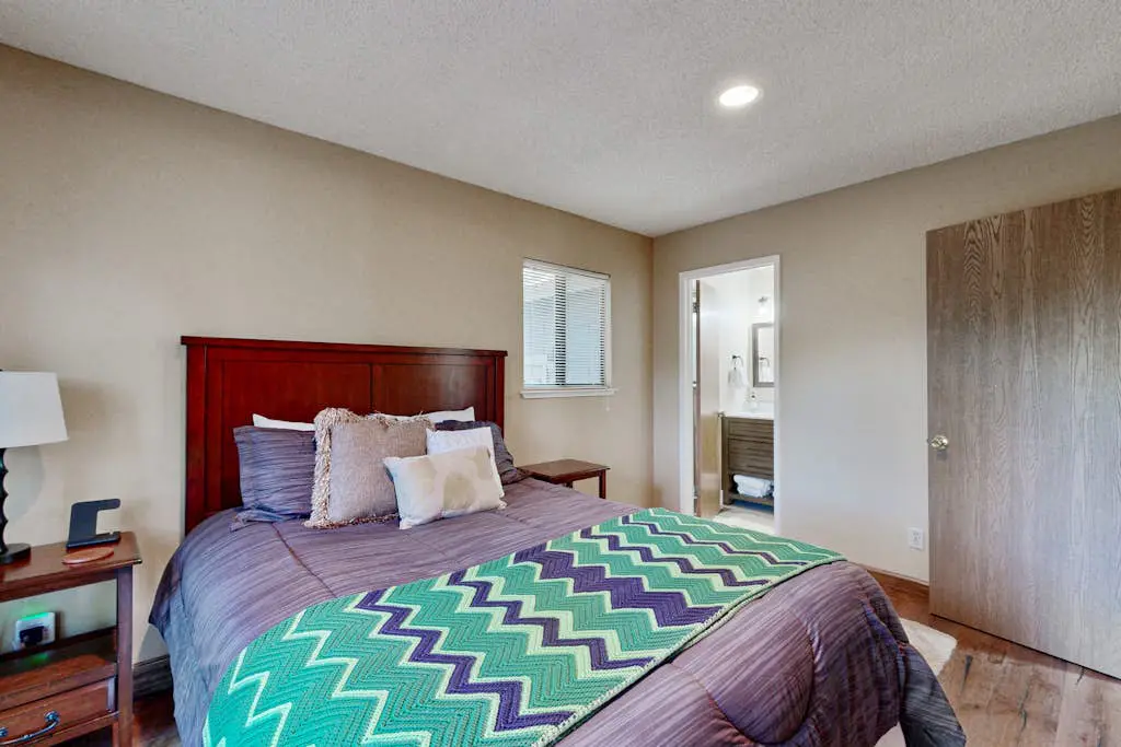 Dog-Friendly Duplex with fireplace, balcony and free internet
