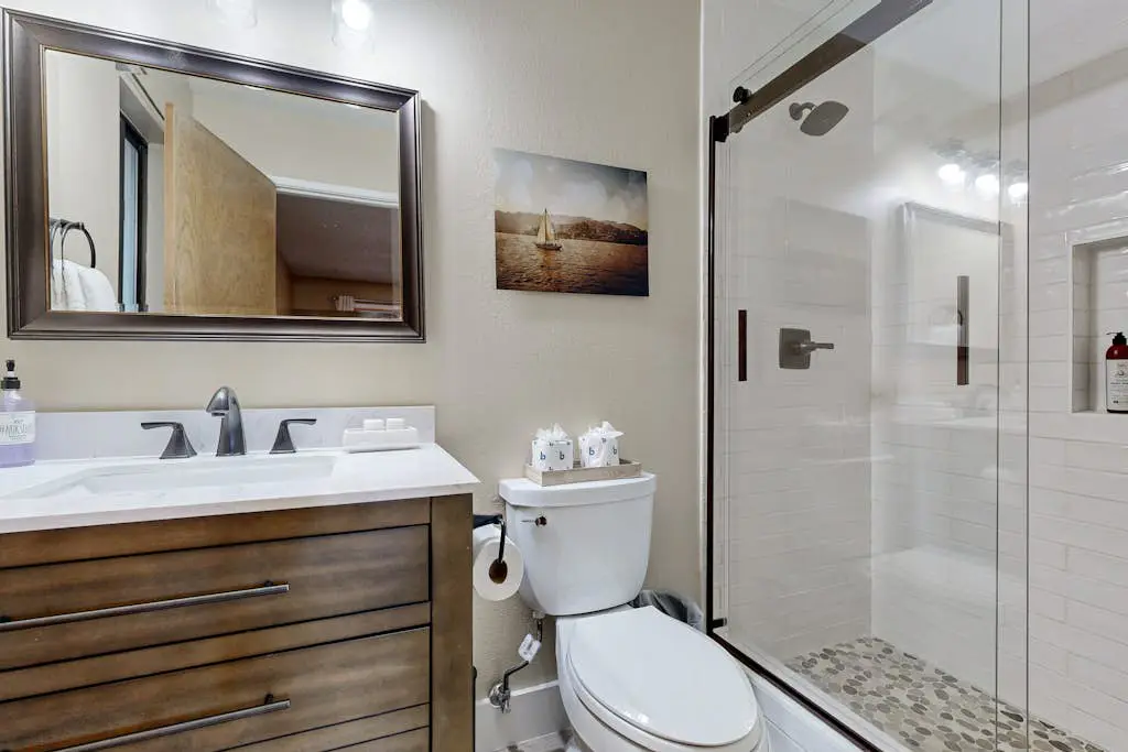 Dog-Friendly Duplex with fireplace, balcony and free internet