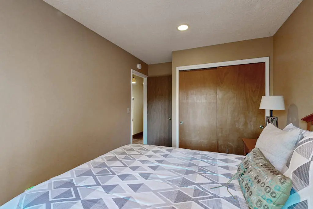 Dog-Friendly Duplex with fireplace, balcony and free internet