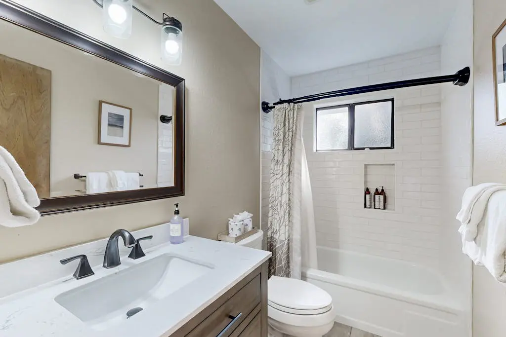 Dog-Friendly Duplex with fireplace, balcony and free internet