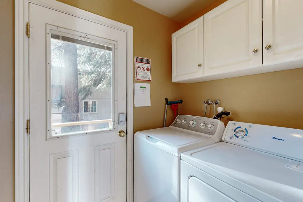 Dog-Friendly Duplex with fireplace, balcony and free internet