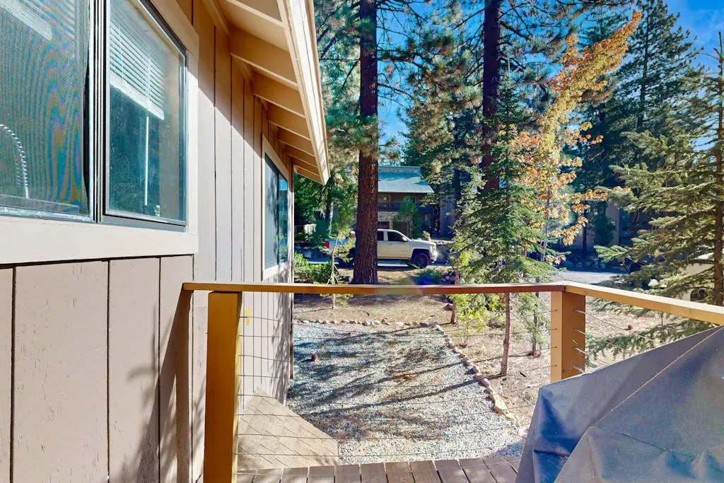 Dog-Friendly Duplex with fireplace, balcony and free internet