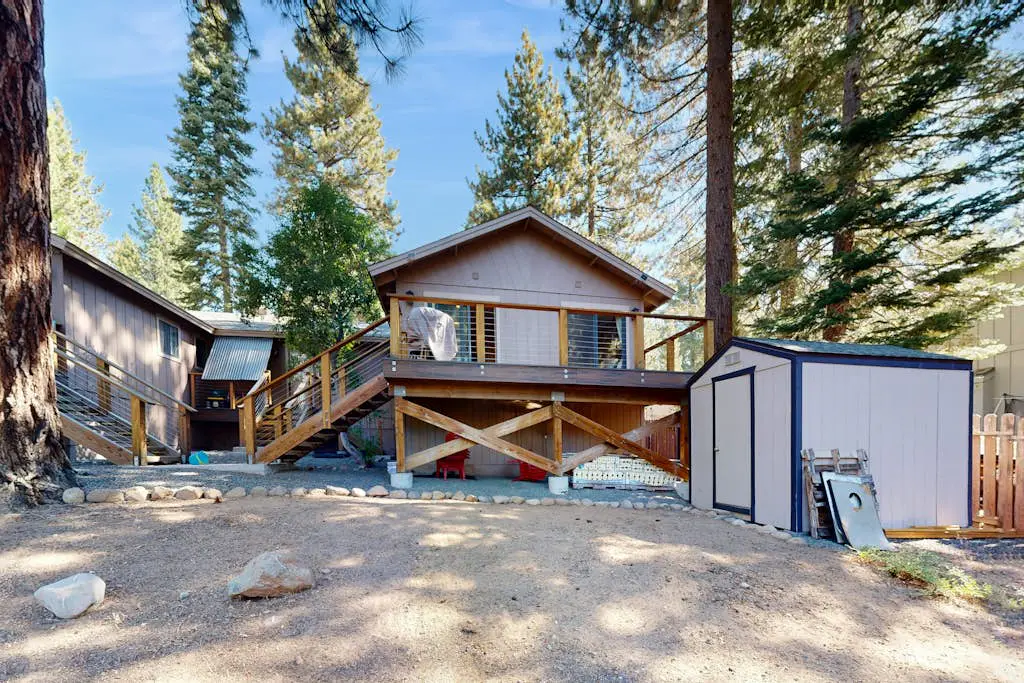 Dog-Friendly Duplex with fireplace, balcony and free internet