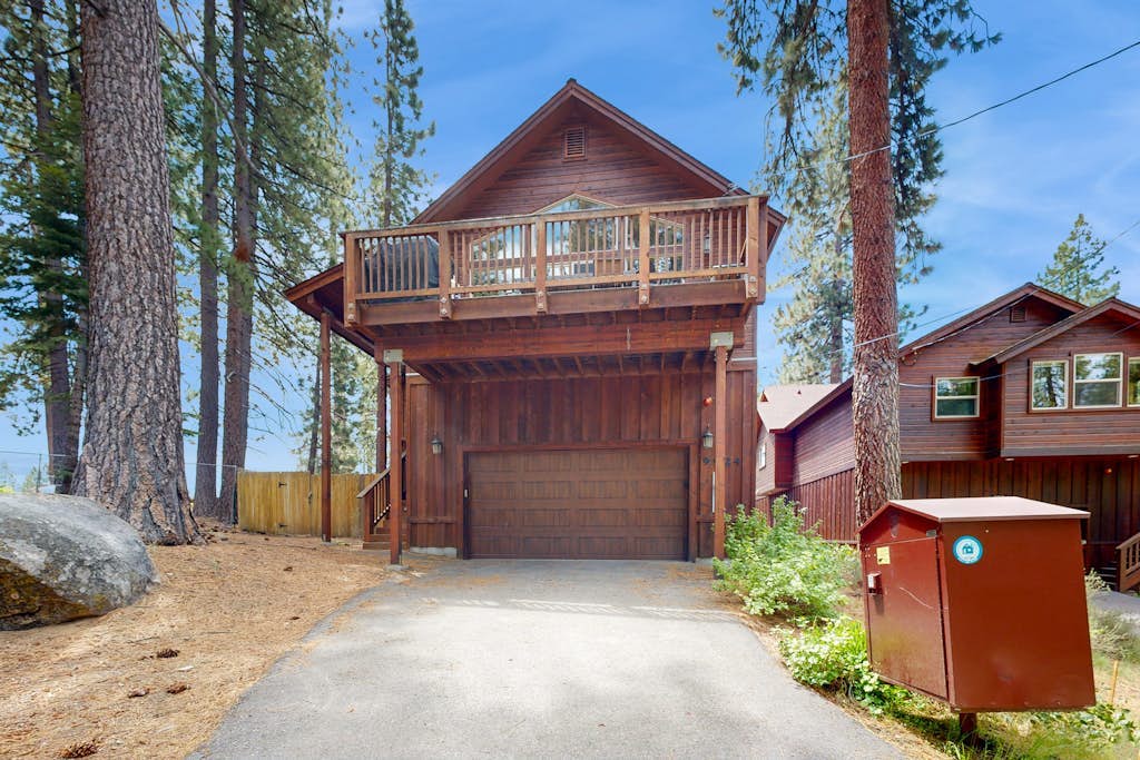 Pine Haven with Private Hot Tub & Deck Short Walk to Beach, Near Skiing