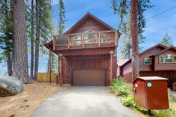 Pine Haven with Private Hot Tub & Deck Short Walk to Beach, Near Skiing