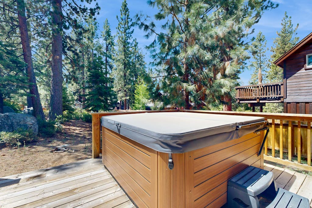 Pine Haven with Private Hot Tub & Deck Short Walk to Beach, Near Skiing
