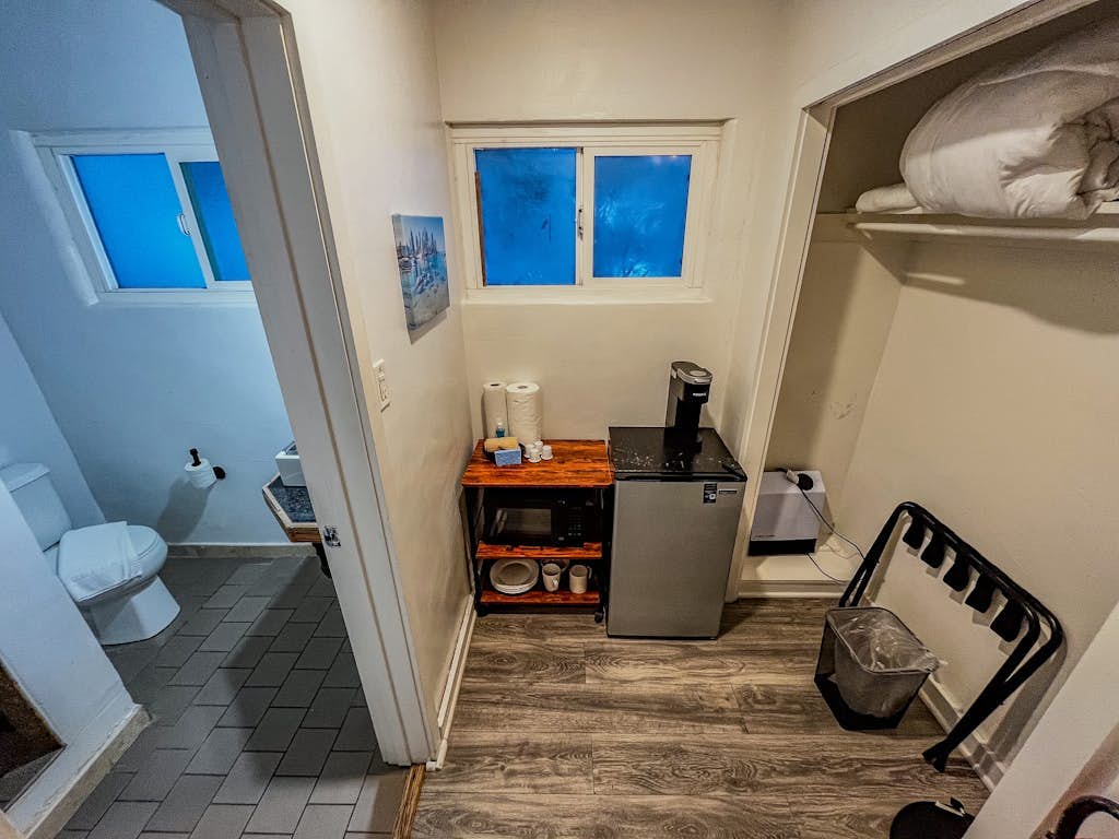 Wholesome hotel with lakeview, golf, skiing, WiFi, & Netflix