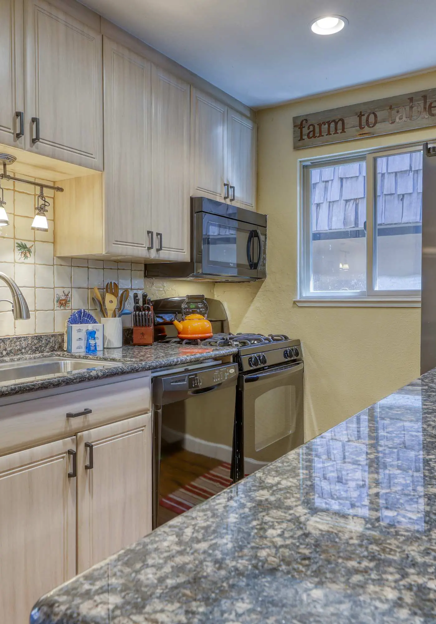 Charming townhouse in Incline Village with private hot tub & amazing location