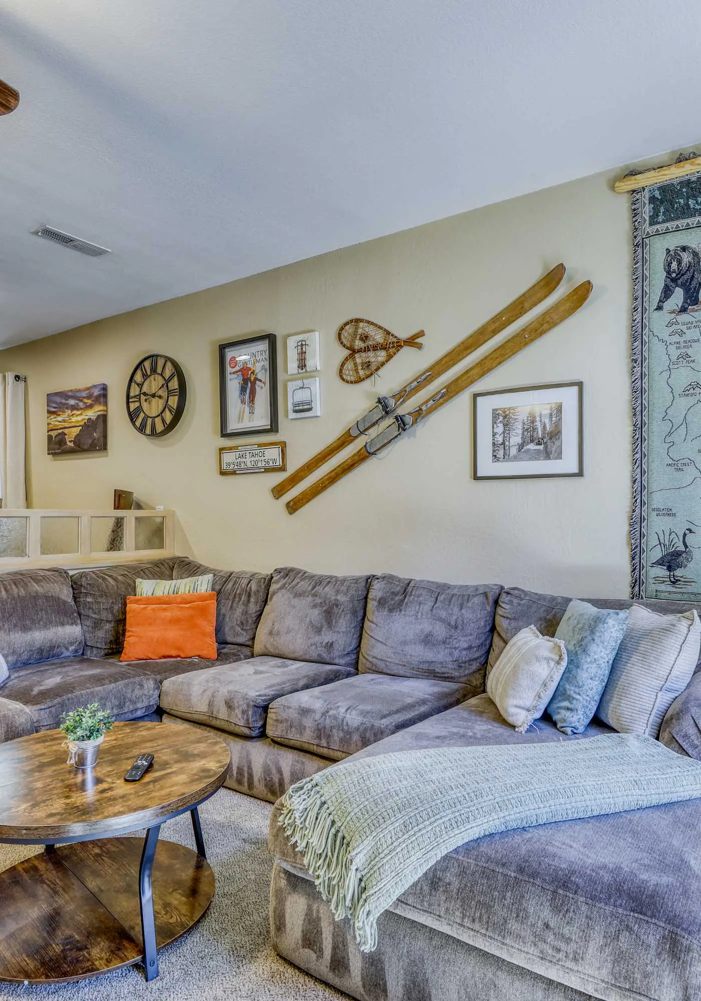 Charming townhouse in Incline Village with private hot tub & amazing location