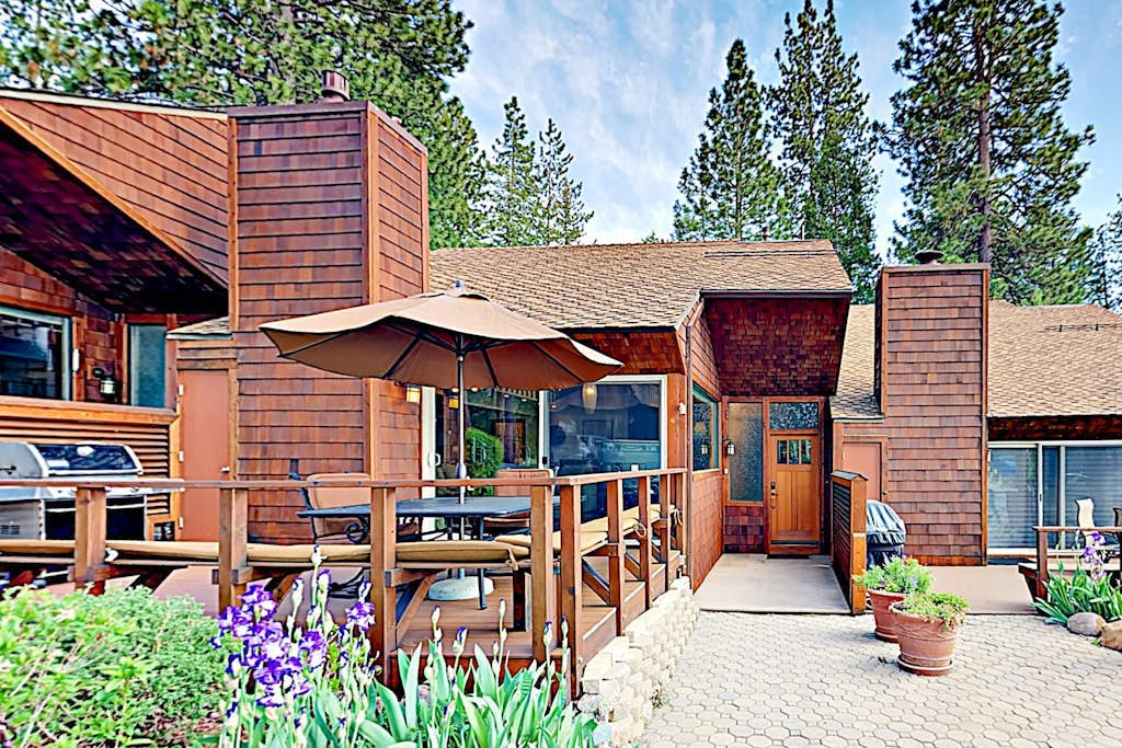 Expansive Lake Tahoe Oasis w/ Pier & Fireplace - Walk to Kings Beach