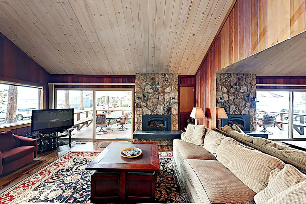 Expansive Lake Tahoe Oasis w/ Pier & Fireplace - Walk to Kings Beach