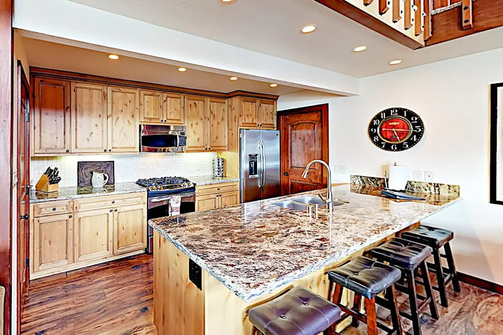 Expansive Lake Tahoe Oasis w/ Pier & Fireplace - Walk to Kings Beach
