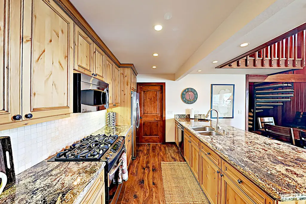 Expansive Lake Tahoe Oasis w/ Pier & Fireplace - Walk to Kings Beach