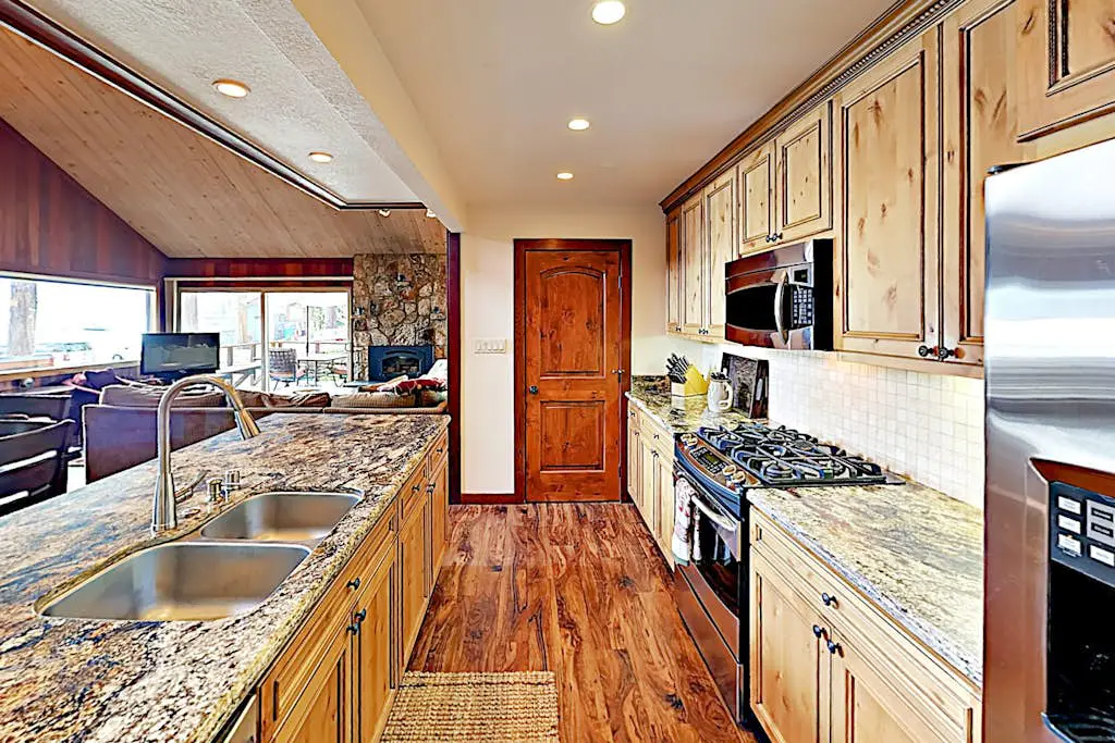 Expansive Lake Tahoe Oasis w/ Pier & Fireplace - Walk to Kings Beach