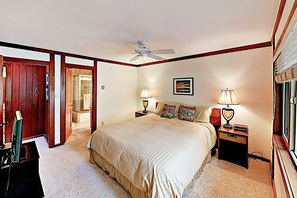 Expansive Lake Tahoe Oasis w/ Pier & Fireplace - Walk to Kings Beach