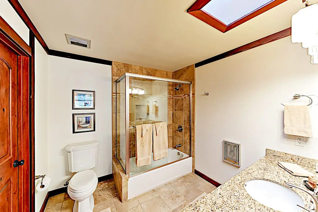 Expansive Lake Tahoe Oasis w/ Pier & Fireplace - Walk to Kings Beach