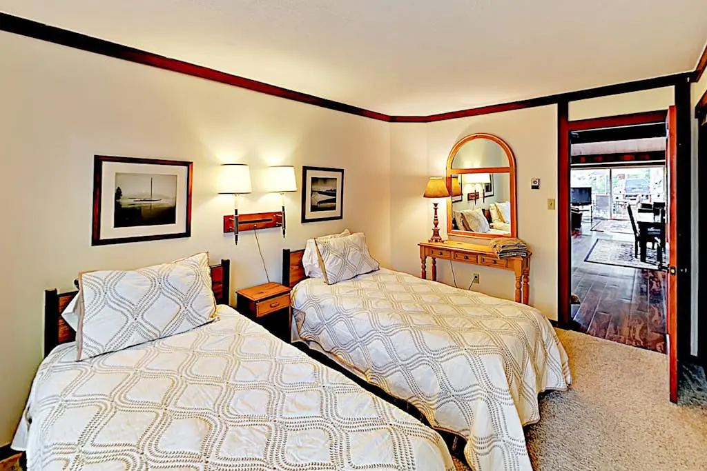 Expansive Lake Tahoe Oasis w/ Pier & Fireplace - Walk to Kings Beach