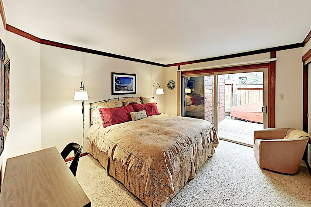 Expansive Lake Tahoe Oasis w/ Pier & Fireplace - Walk to Kings Beach
