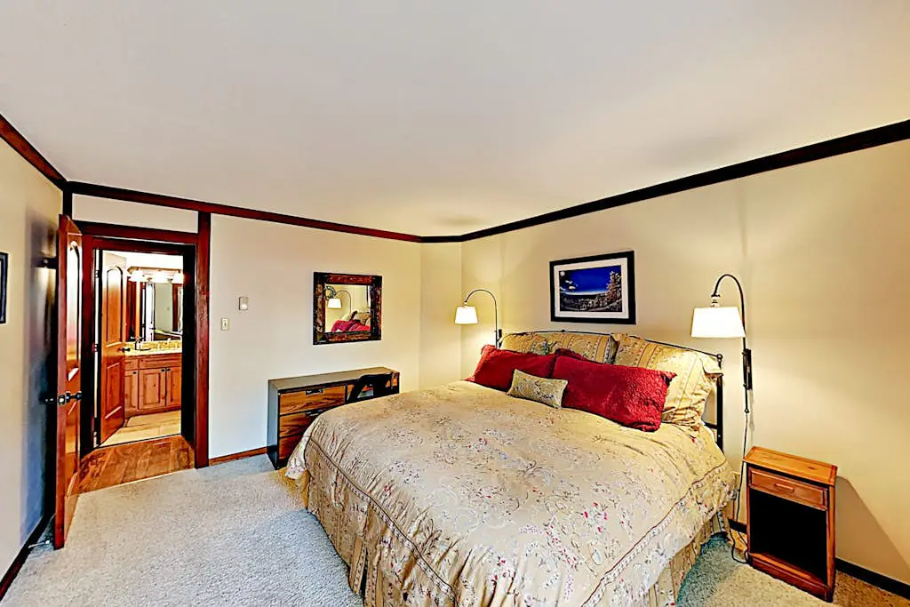 Expansive Lake Tahoe Oasis w/ Pier & Fireplace - Walk to Kings Beach
