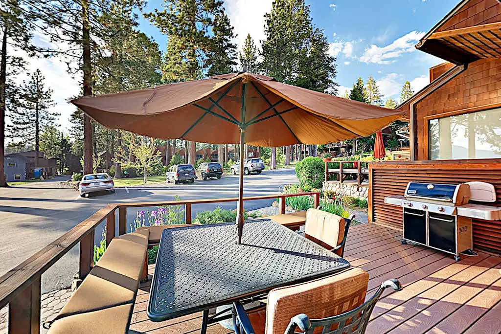 Expansive Lake Tahoe Oasis w/ Pier & Fireplace - Walk to Kings Beach