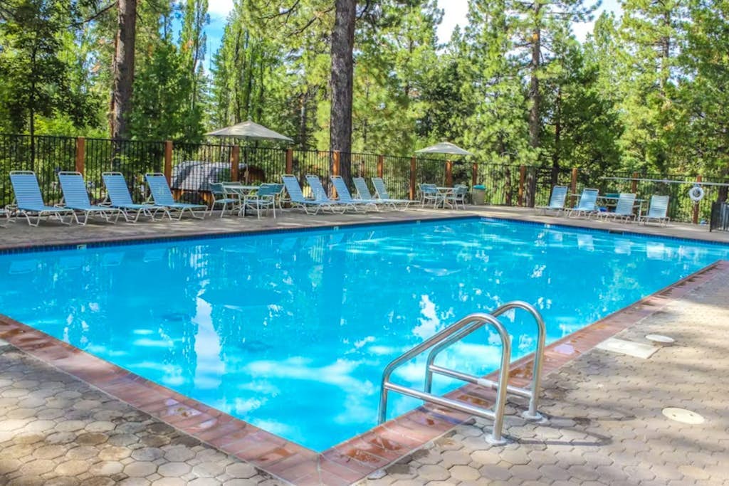 Beautiful Condo with Shared Pool & Tennis Courts, Close to Northstar