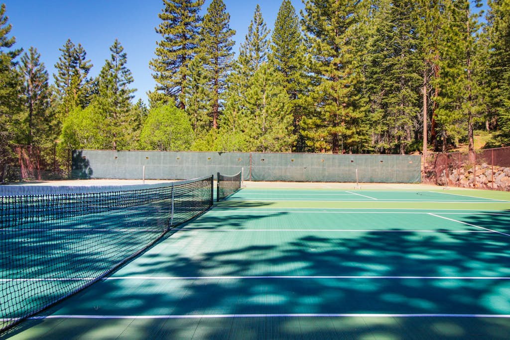 Beautiful Condo with Shared Pool & Tennis Courts, Close to Northstar