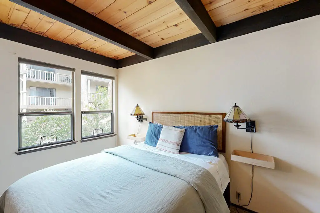 Inviting condo with balconies, fireplace, outdoor pool, sauna, & fitness center