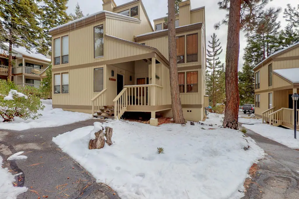 Inviting condo with balconies, fireplace, outdoor pool, sauna, & fitness center