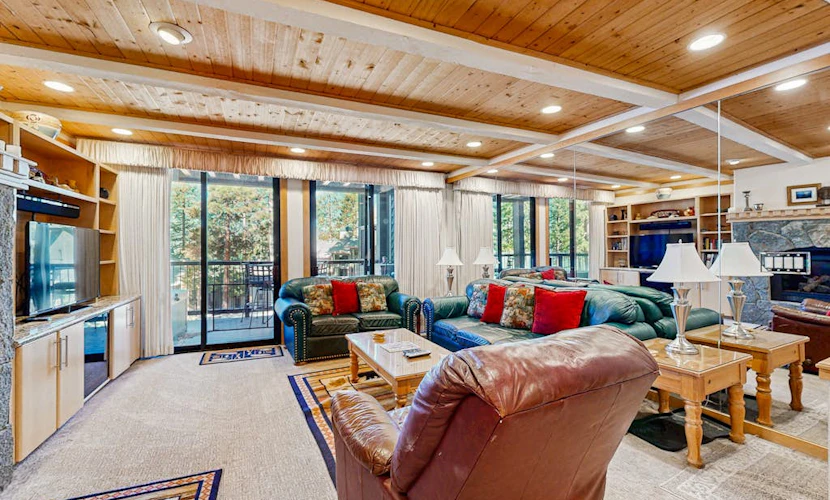 Comfortable Townhome with Pool, Deck, & Lovely Sunsets - Walk to Lake