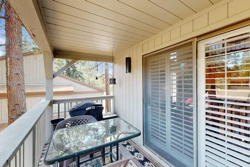 Kingwood Village Condo with Sparkling Pool Near Beach & Northstar