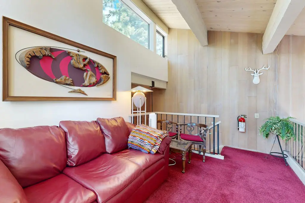 Kingwood Village Condo with Sparkling Pool Near Beach & Northstar