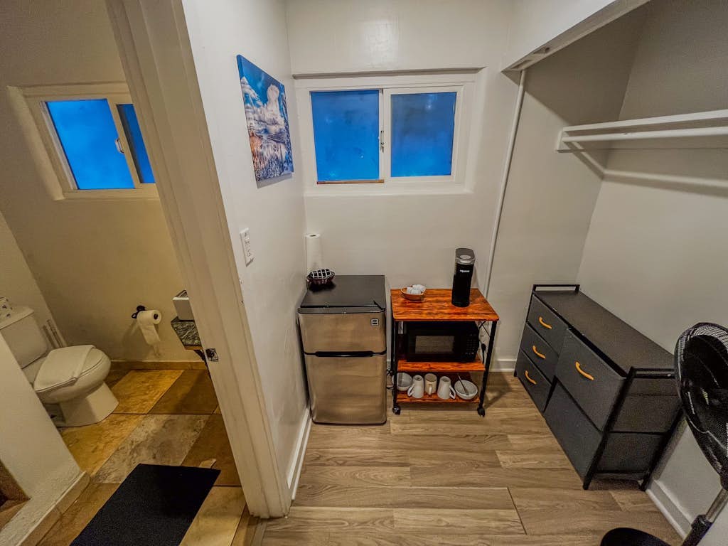 Pleasant hotel with lakeview, golf, skiing, WiFi, & Netflix