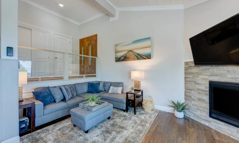 Stylish home near the lake and slopes with WiFi, furnished deck & fireplace