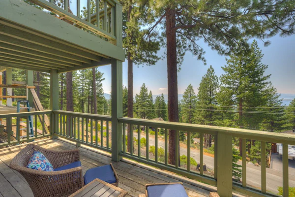 Stylish home near the lake and slopes with WiFi, furnished deck & fireplace